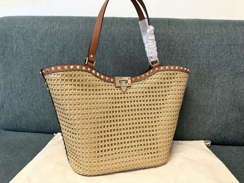 Va1e*ntin0 shopping bag